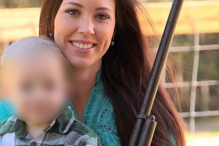 Gun rights activist shot in the back by her 4-yr-old son