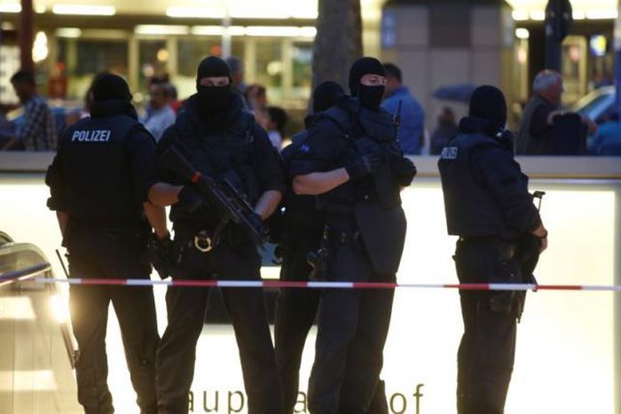 Iranian gunman kills at least nine in Munich shopping mall