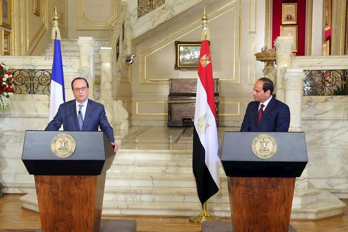 Egyptian President Abdel Fattah al-Sisi (R) and his French counterpart Francois Hollande attend a news conference following their meeting at al-Quba Presidential Palace, in Cairo, Egypt April 17, 2016 in this handout picture courtesy of the Egyptian Pr...