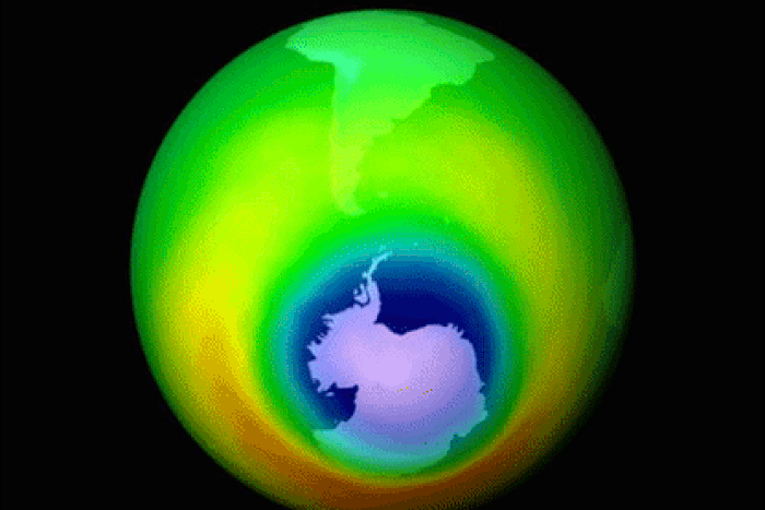 U.N. climate agency says "Don't panic!" as ozone hole gets wider