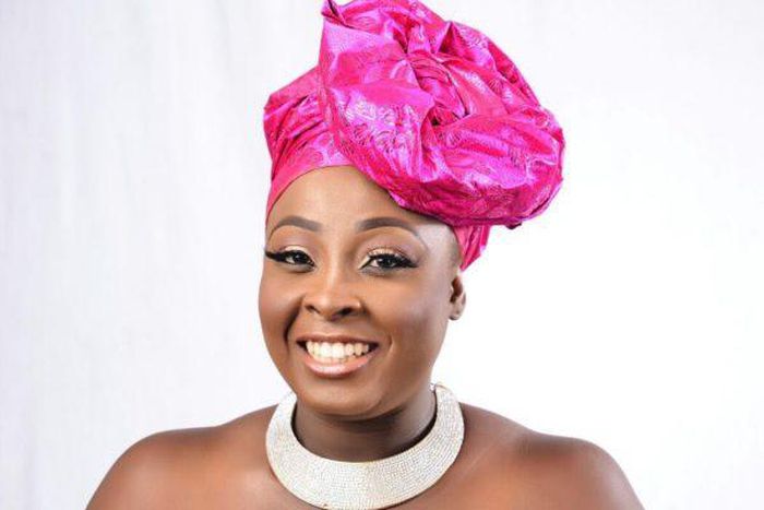 Lolo celebrates with new photos