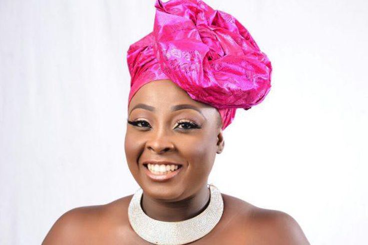 Lolo celebrates with new photos