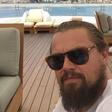 Actor rocks expensive sunglasses