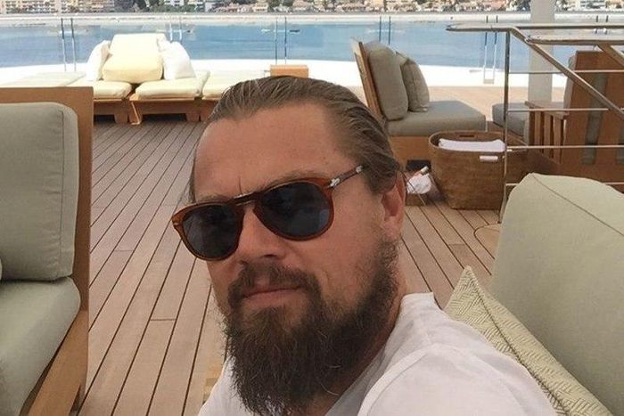 Actor rocks expensive sunglasses