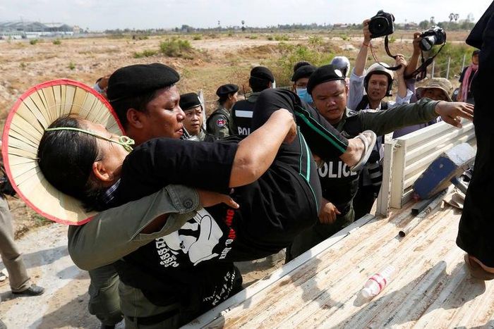 Cambodia frees eight protesters, including two foreigners