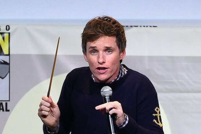 Eddie Redmayne gave “Harry Potter” fans free magical wands