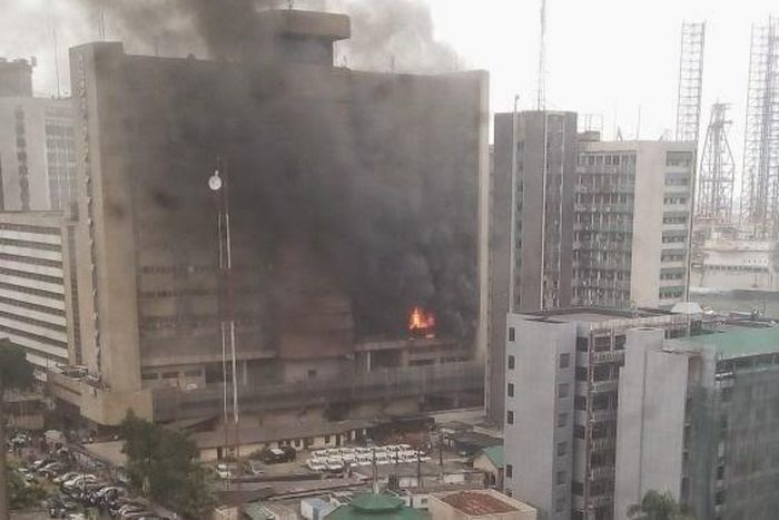 Fire destroys bank’s building in Lagos