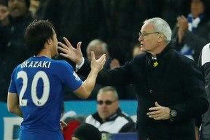 Leicester City manager Claudio Ranieri congratulates Shinji Okazaki as he is substituted Action Images via Reuters / John Sibley Livepic