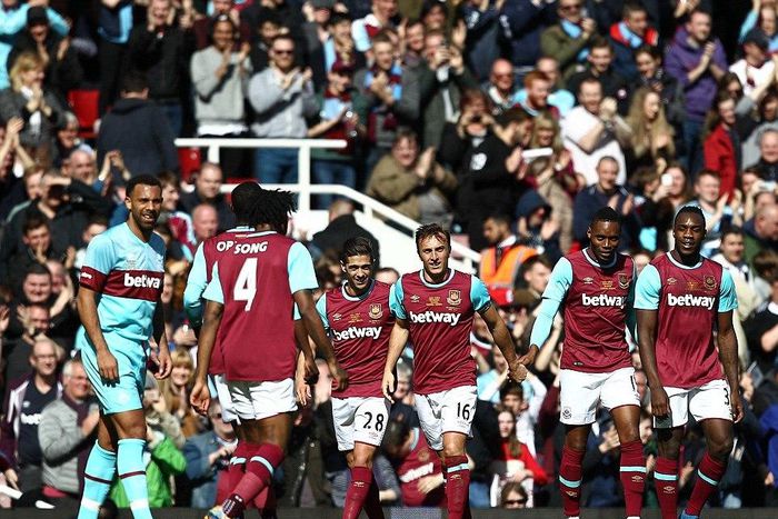 Mark Noble and West Ham players