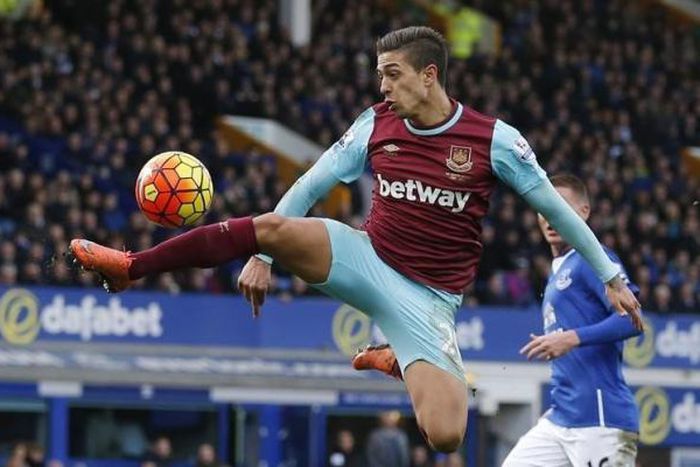 West Ham sign Lanzini on permanent deal