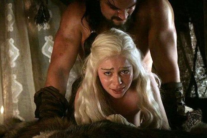 Emilia Clarke in "Game of Thrones" season 1