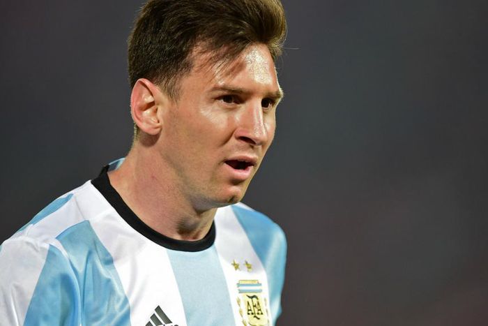 ___5072714___https:______static.pulse.com.gh___webservice___escenic___binary___5072714___2016___5___25___9___lionelmessi-cropped_1fb2b2jmibgei11glahooqphkx_1