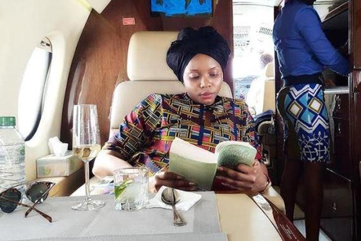 Yemi Alade flies in private jet