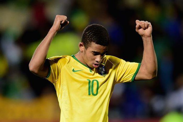 Brazilian teen striker Jesus joins Man City