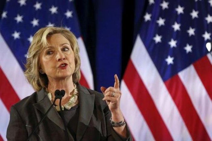 Clinton accuses Trump of scapegoating Muslim soldier's parents