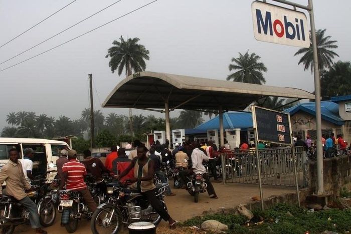 Angry motorists queue for fuel across Nigeria