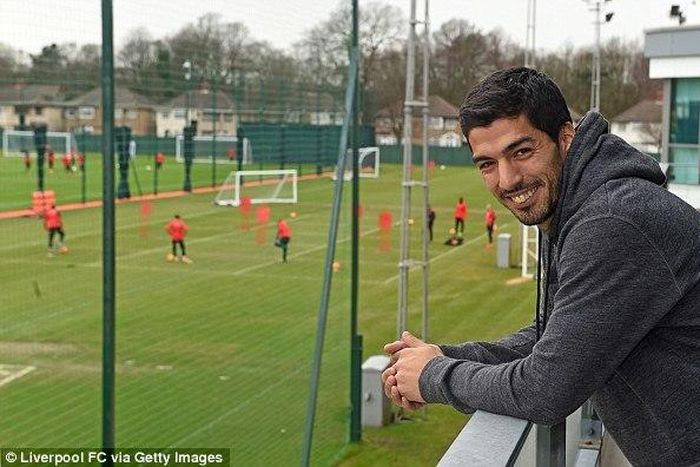 Luis Suarez visit Liverpool training ground