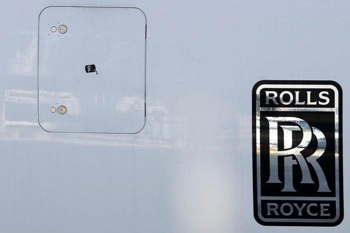 A Rolls-Royce logo is pictured on the exterior of an Airbus A350 XWB during the Airbus annual news conference in Colomiers, near Toulouse January 13, 2015.