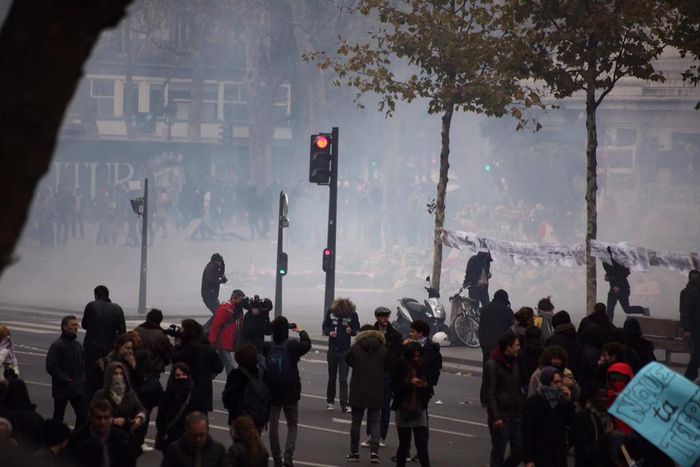Paris protesters march under huge police presence