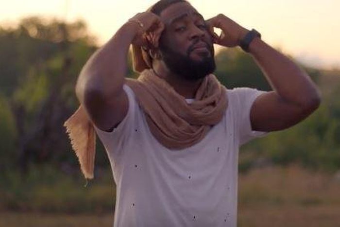 Simi Praiz Outta my head.