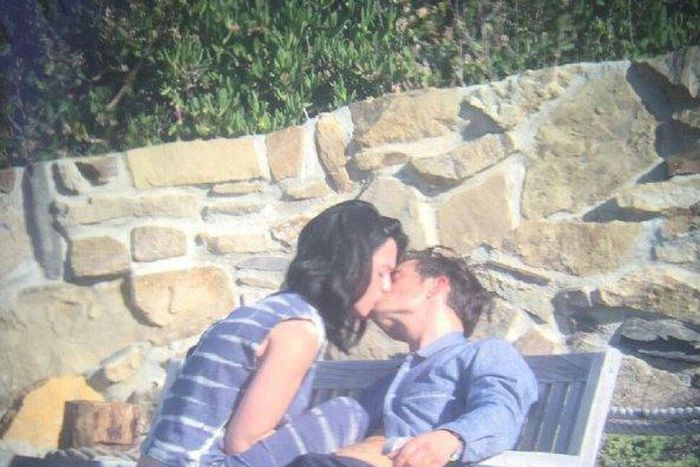 Katy Perry, Orlando Bloom kissing