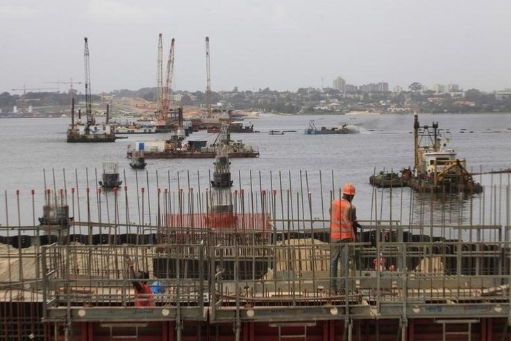 A general view of the construction site of Ivory Coast's third bridge, the Henri Konan Bedie, named after the country's former president, is seen in Abidjan, February 13, 2014.