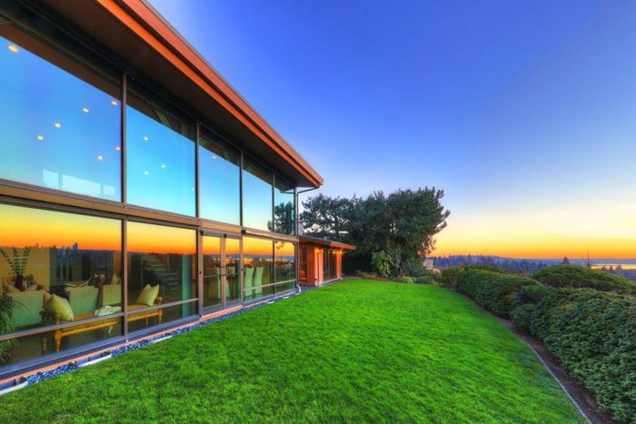 Microsoft CEO's mid-century modern home