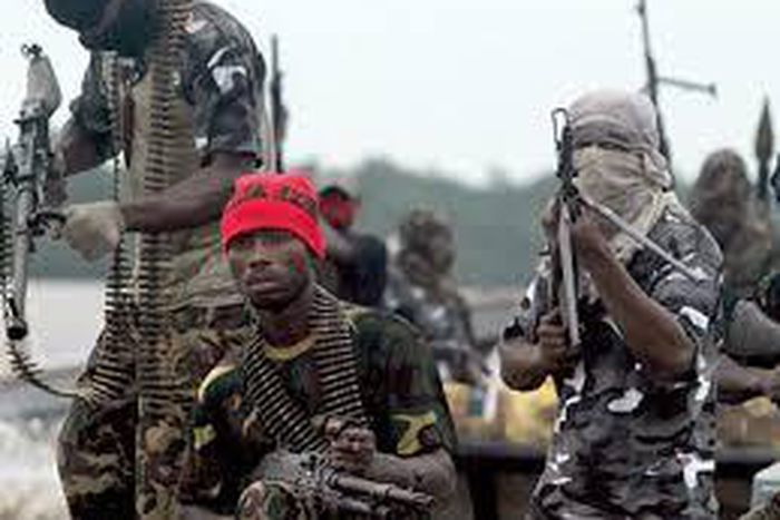 Nigerian militants warn of "zero" oil output in new attacks