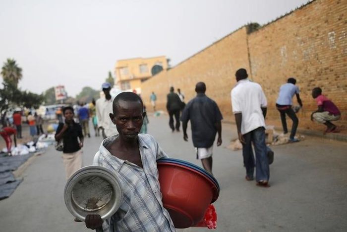 A man sells pots at a marketplace in Burundi's capital Bujumbura, as the country awaits the results of Tuesday's presidential elections, July 23, 2015. REUTERS/Mike Hutchings