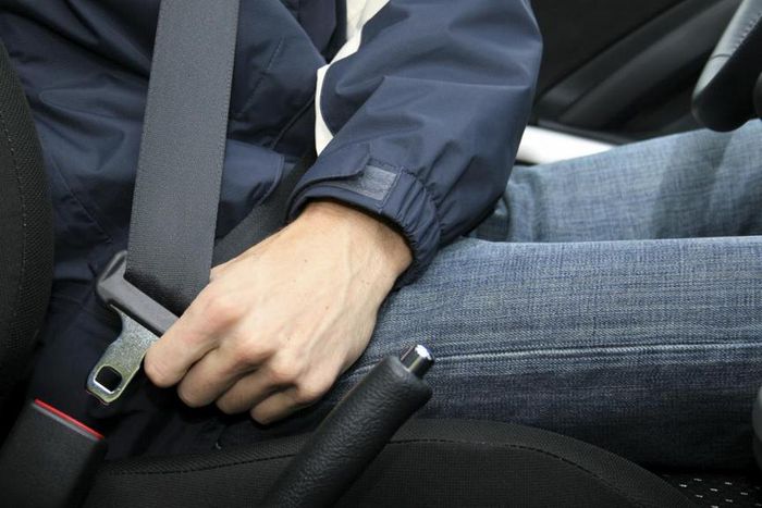 driving without seat belts is a traffic offence