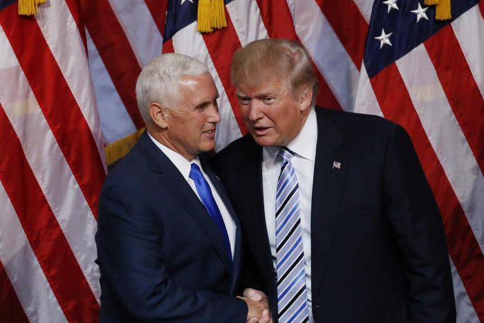 After awkward start, Trump, Pence put relationship on display