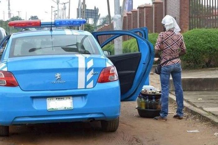 The FRSC officers and the Paraga seller
