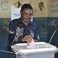 Zanzibar's President Ali Mohamed Shein of the ruling CCM party casts his ballot at Bungi primary school in Zanzibar, Tanzania March 20, 2016, during re-election after the Zanzibar Electoral Commission (ZEC) nullification of the October 25 General Elect...
