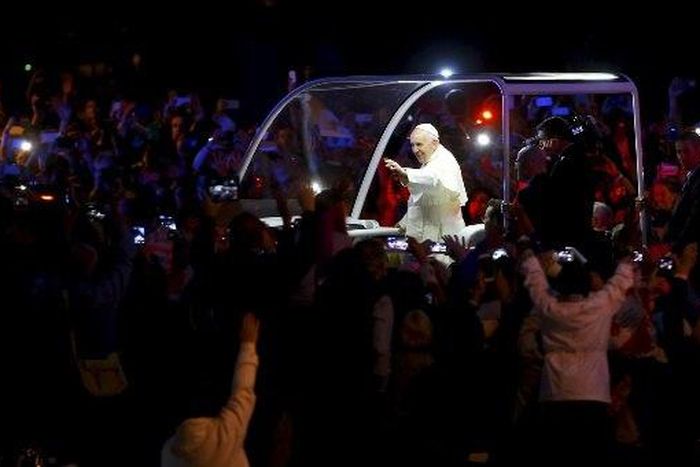 Pope Francis arrives at the Festival of Families rally along Benjamin Franklin Parkway in Philadelphia