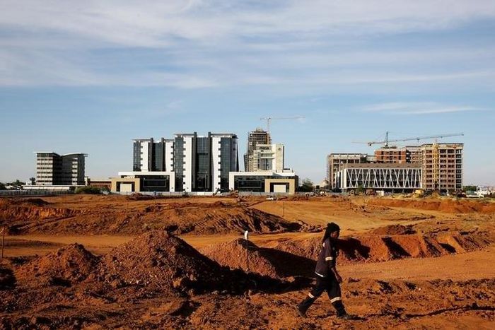 A worker is seen at a construction site in Gaborone, Botswana, November 23, 2015.     REUTERS/Siphiwe Sibeko