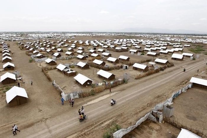 Closure of Kenyan camps will endanger half a million refugees, aid agencies say
