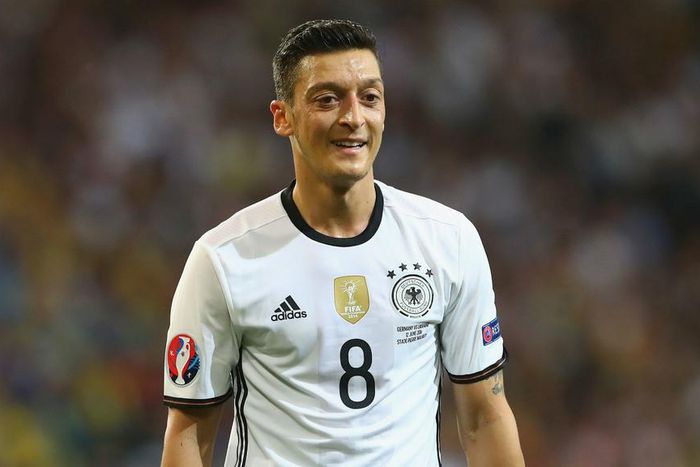 ___5146873___https:______static.pulse.com.gh___webservice___escenic___binary___5146873___2016___7___2___18___ozil-cropped_vtmkhqkkzq671l9gmsqrto18c_1