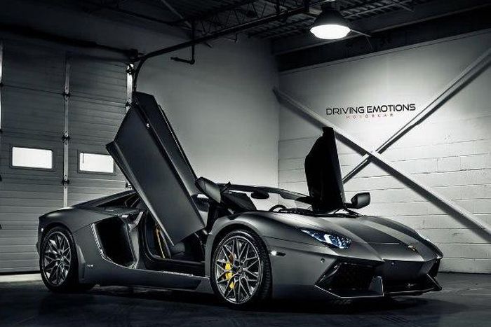 Drake's custom Lamborghini Aventador roadster