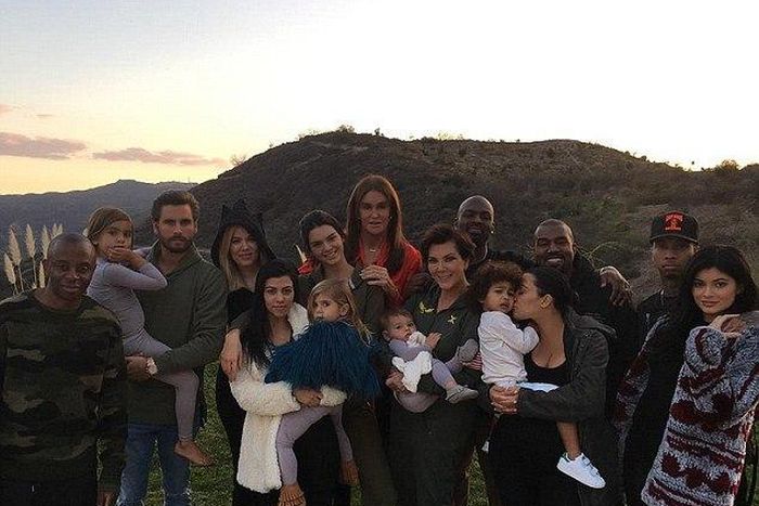 Kardashian-Jenner clan unite for Thanksgiving
