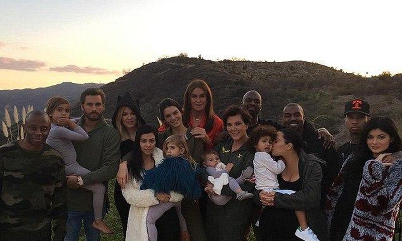 Kardashian-Jenner clan unite for Thanksgiving