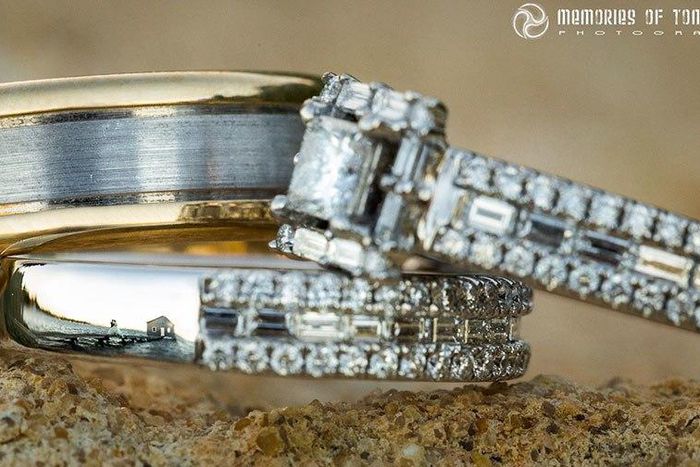 Unique photographer shoot creative ring-reflection wedding photos