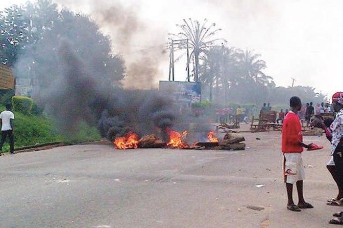 Student of the Rufus Giwa Polytechnic, protesting against the police assault on their school colleagues.