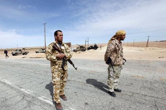 Libyan soldiers man a checkpoint in Wadi Bey, west of the Islamic State-held city of Sirte, February 23, 2016.