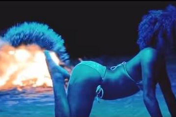 Praiz 'Body hot' teaser shot.