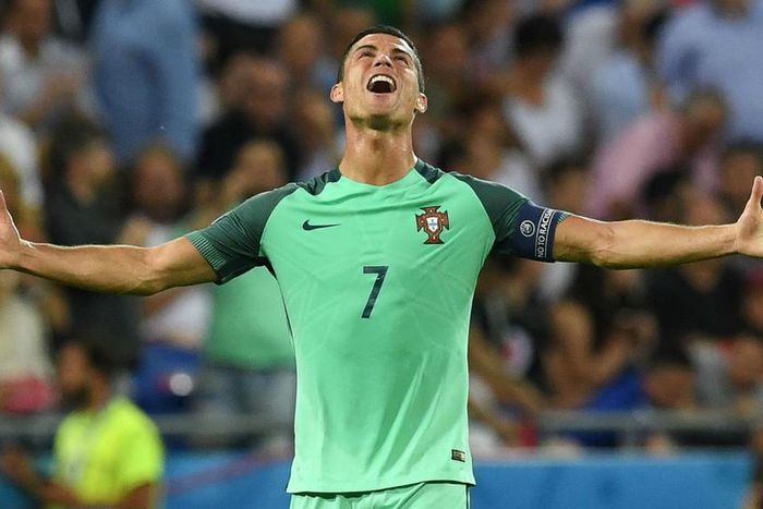 ___5234841___https:______static.pulse.com.gh___webservice___escenic___binary___5234841___2016___7___7___3___cristiano-ronaldo_gnssmmkbatat1qhowg3t3m12a_1