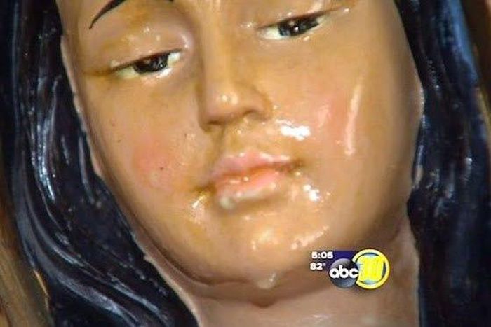 Photo of weeping virgin Mary statue