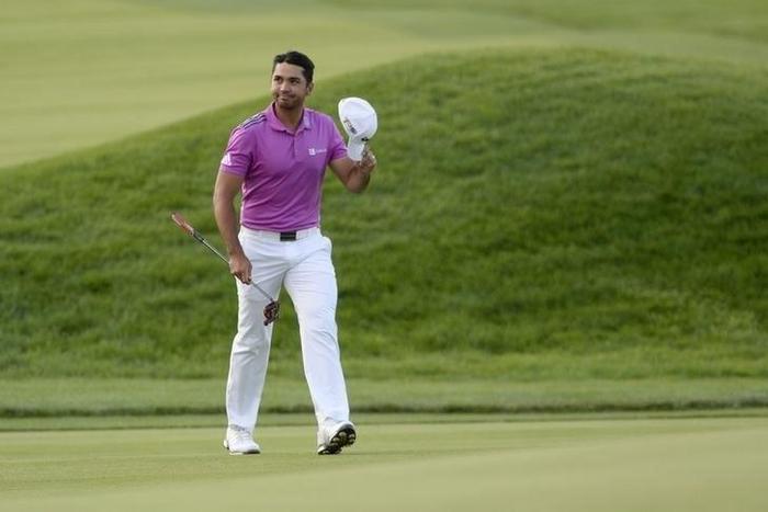 Jason Day waves to the gallery as he walks to the 18th green during the final round of the U.S. Open golf tournament at Oakmont Country Club.