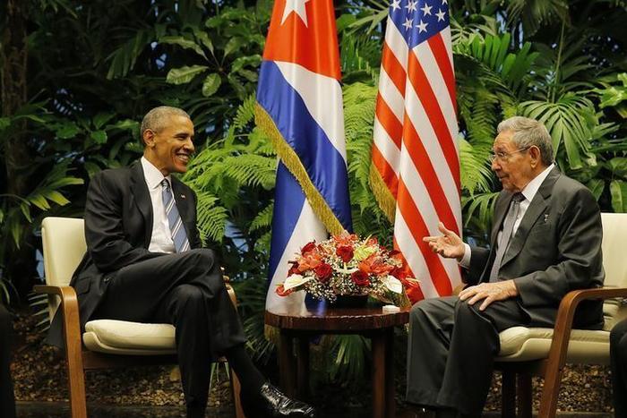US President Obama meeting with Cuban President Raul Castro during his official visit.