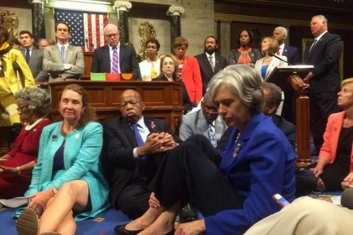 U.S. Democrats up all night in legislative vigil for gun control