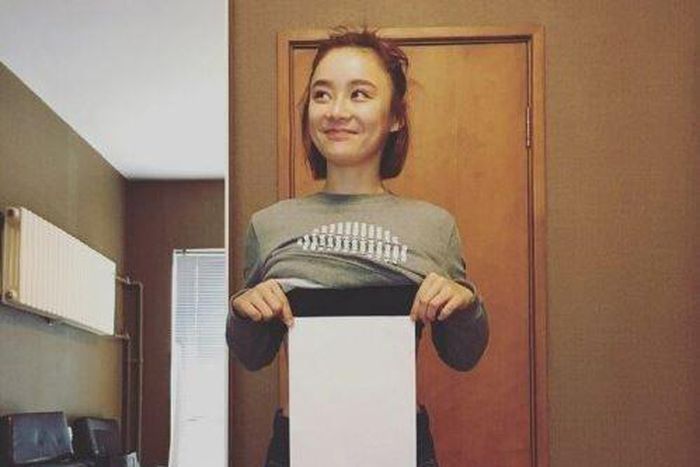 Crazy trend sees women trying to make their waists smaller than a piece of paper